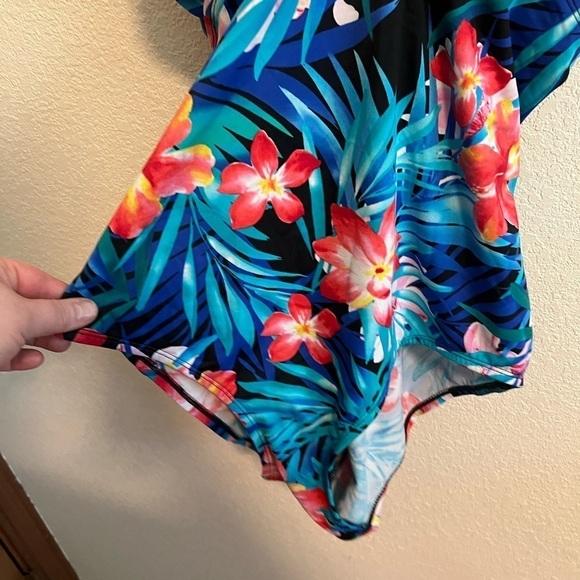 Floral Beach Betty Bathing Suit Size 2XL - Picture 3 of 9